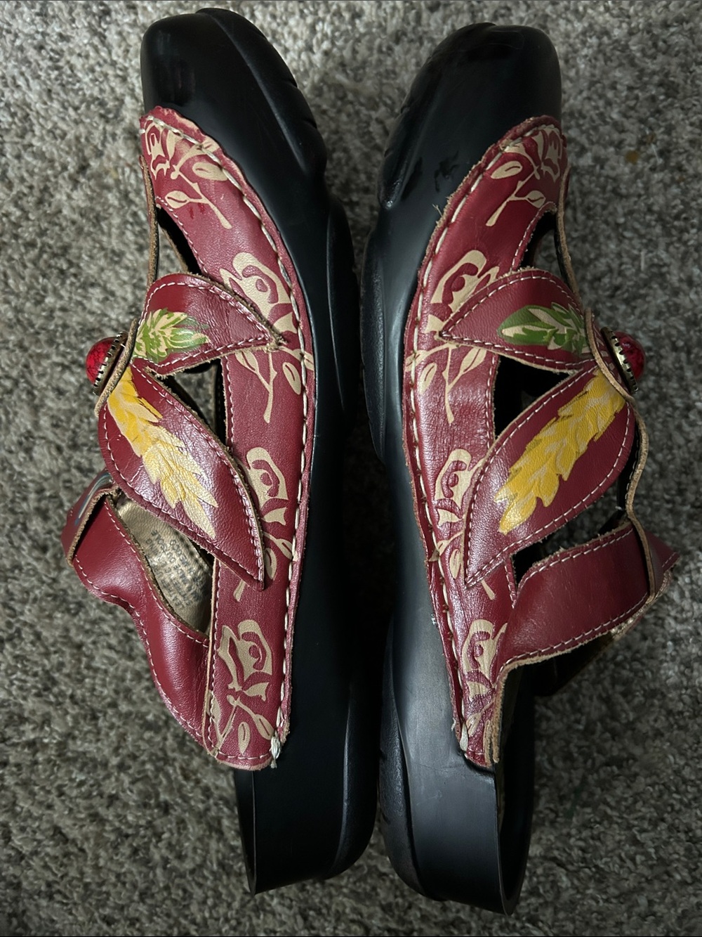 Elite by Corkys Red Floral Cutout Clogs, Size 41. - Picture 4 of 6